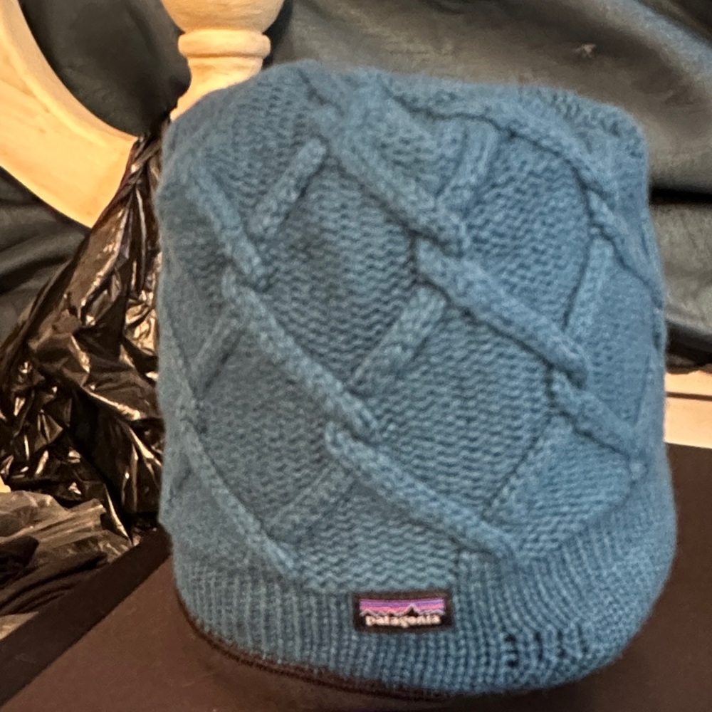 Patagonia Women’s Fleece Lined Teal Knit Hat - Picture 2 of 6
